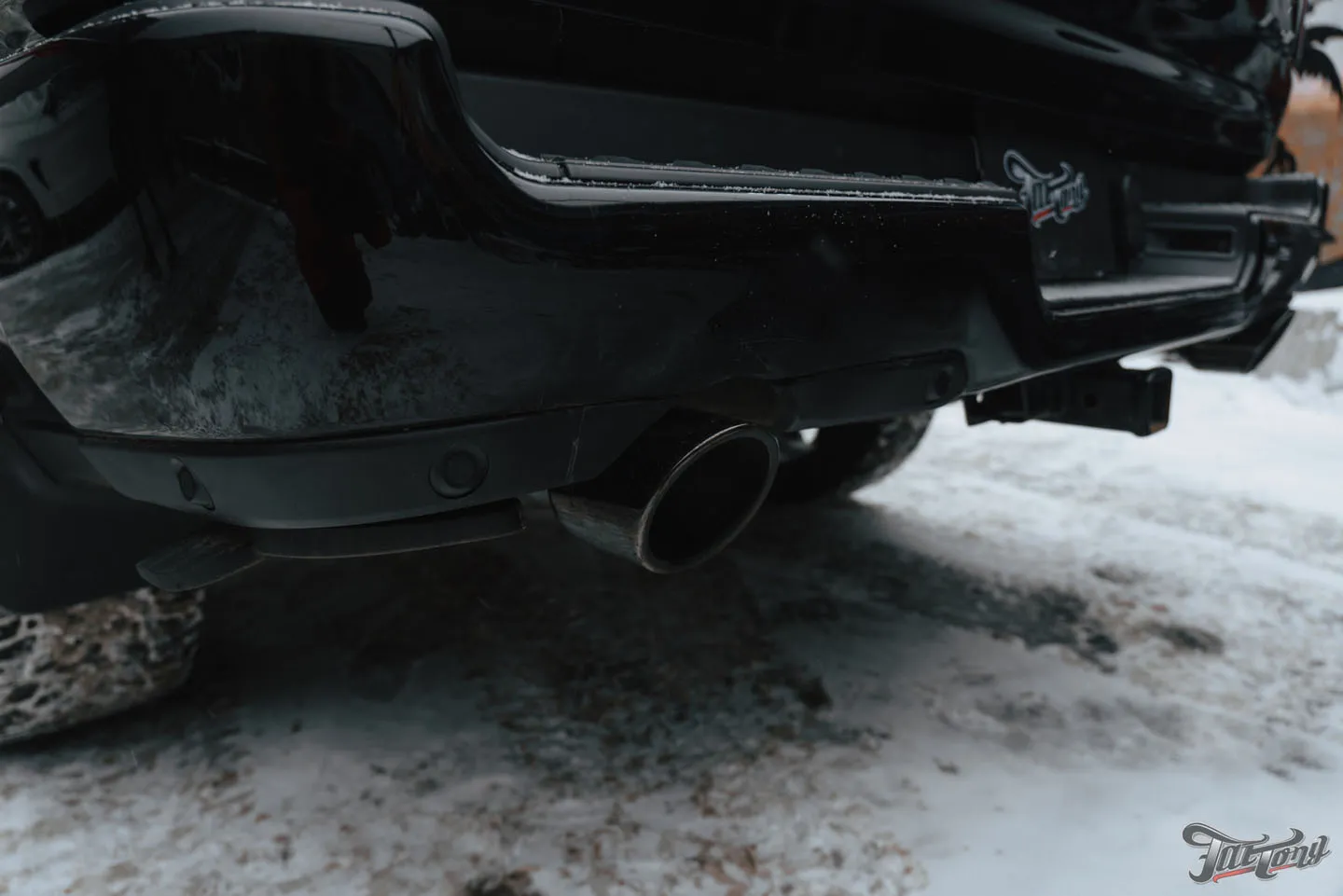 Установка модулей дальнего света Rigid, новая выхлопная система и химчистка салона для RAM 1500